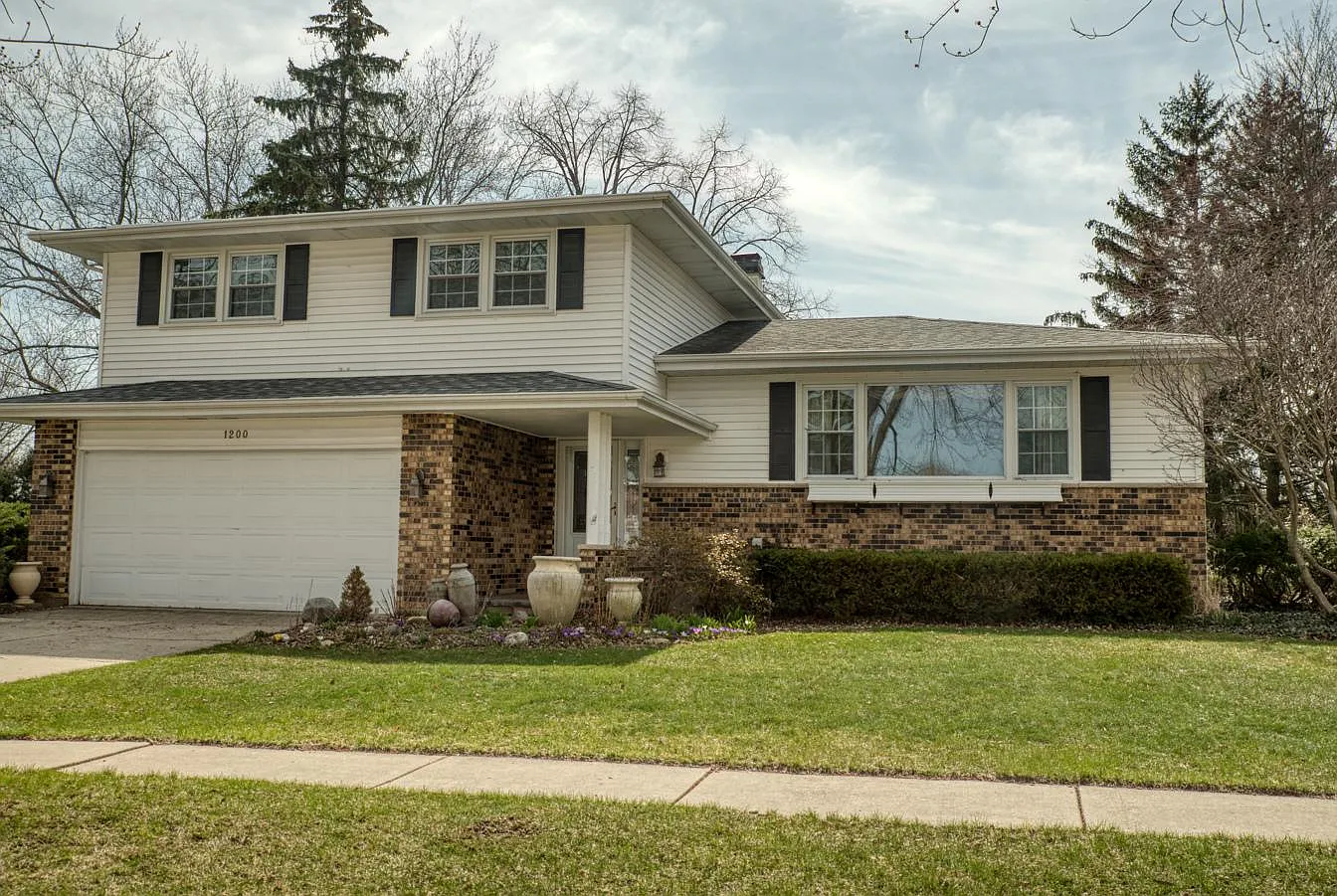 1200 Ridgeway Dr photo 1