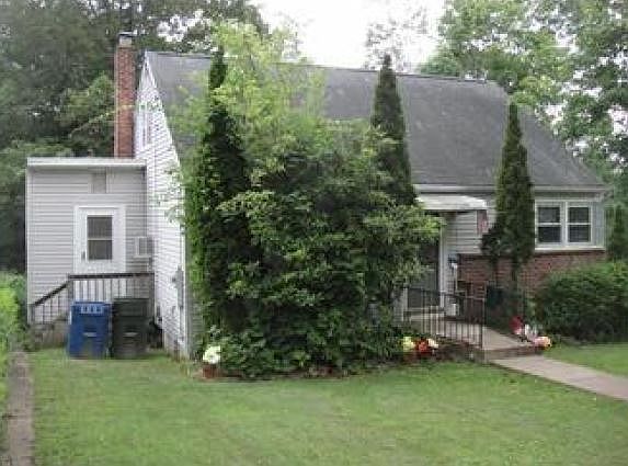 2nd image of 14 Dartmouth Ln