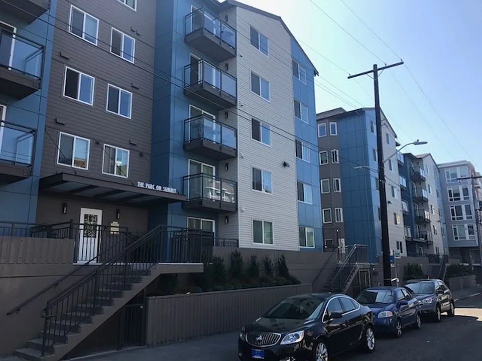 1614 Summit Ave #503