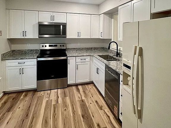 2nd image of 1000 Huntwood Ln