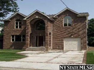 813 Cedar Ln, Woodmere, NY