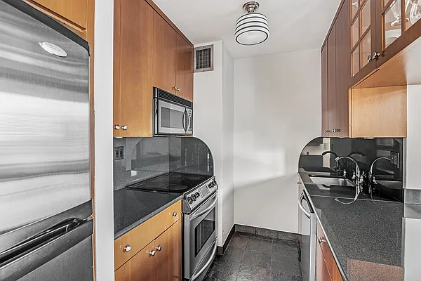 300 East 54th Street #25J in Sutton Place, Manhattan
