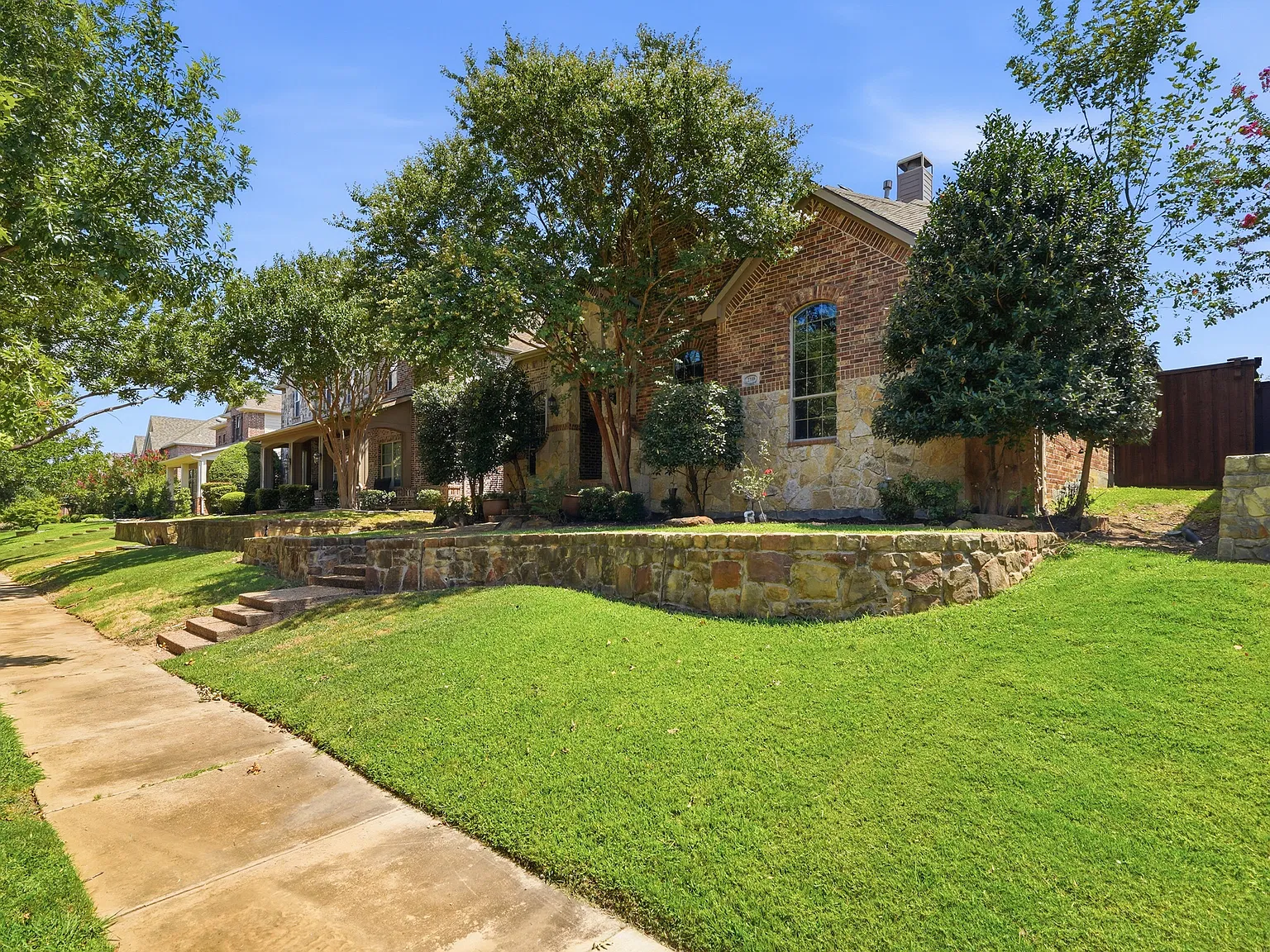 3 bed, 2999 sqft, $3,800 — Photo 2
