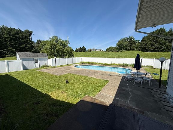 5th image of 3023 Valley View Rd NE