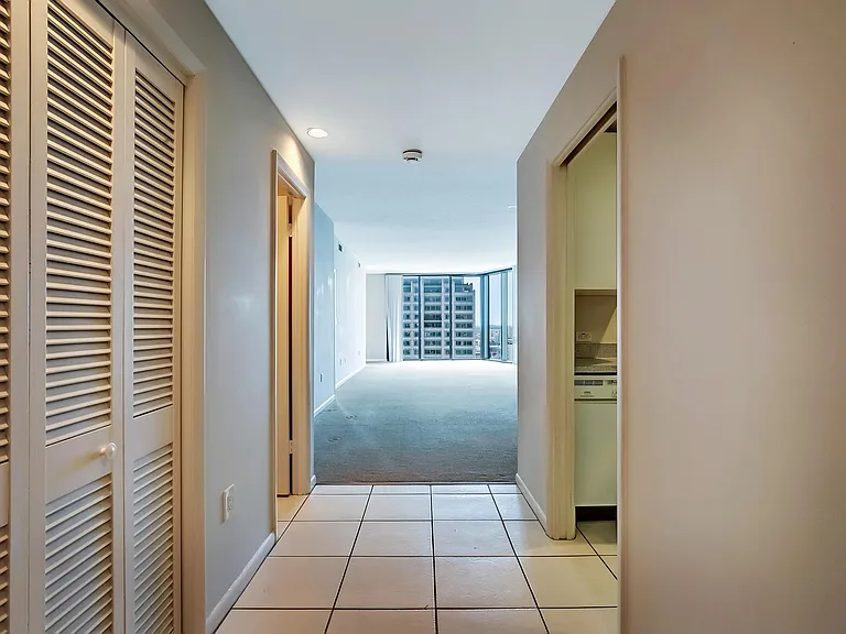 1 Beach Dr SE #2109 — Photo 3
