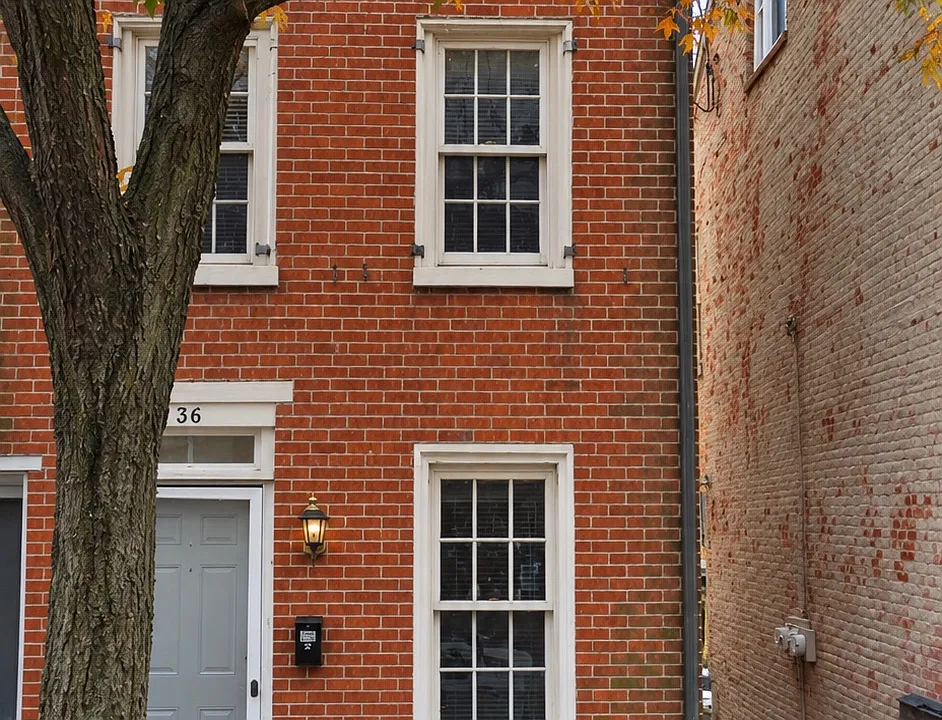 36 King St