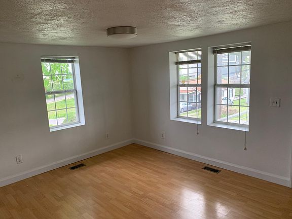 4th image of 17 Ligon Ave