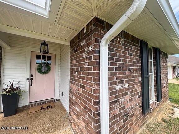 3rd image of 523 Eaglewood Dr