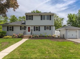 4 Carpenter Rd, Lynnfield, MA 01940