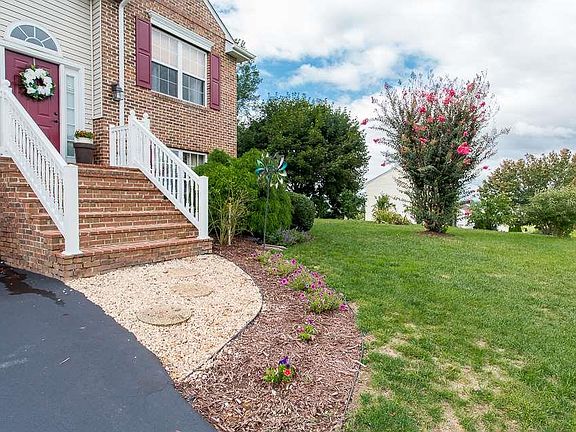 5th image of 84 Wyndham Hill Dr