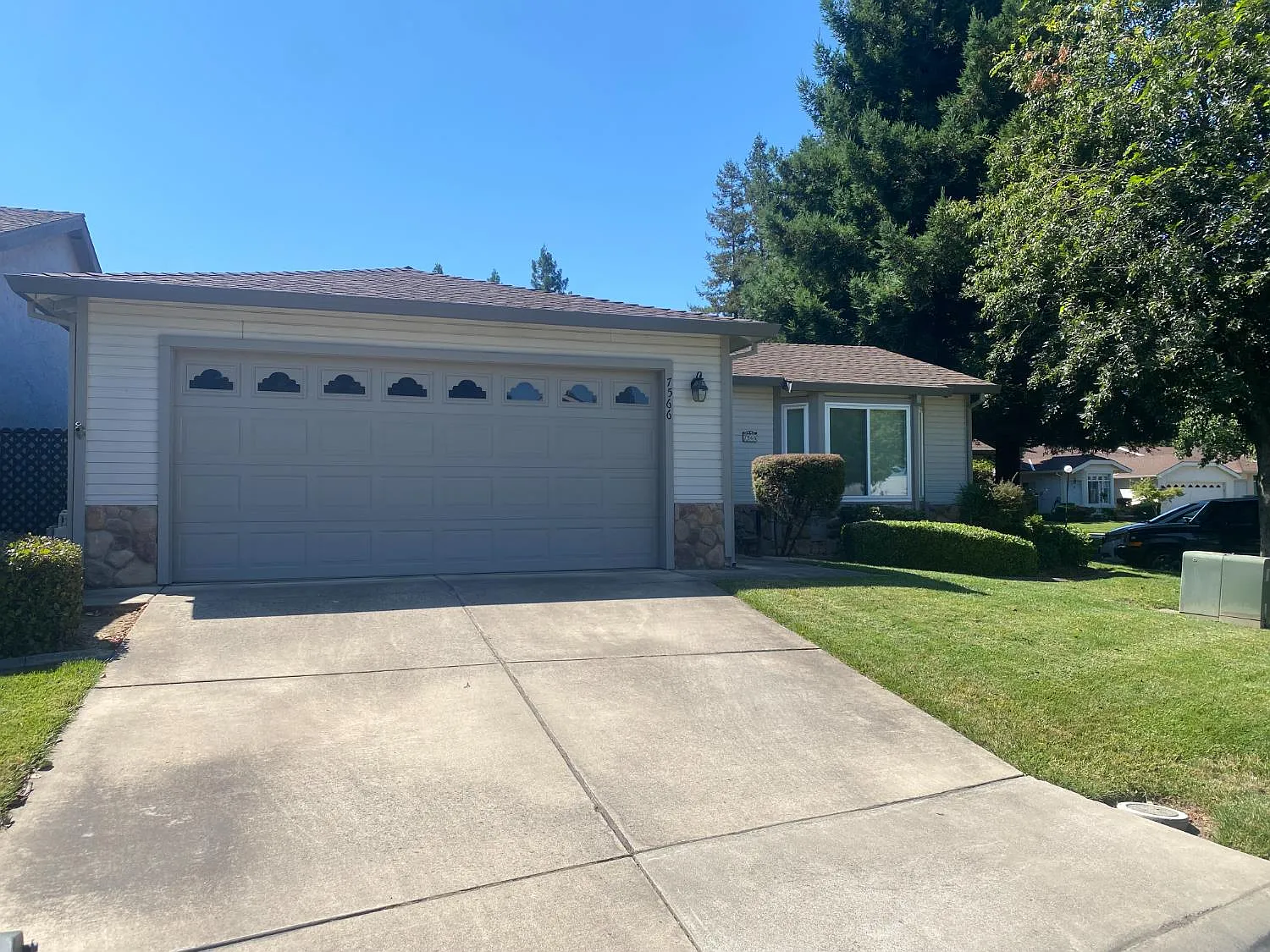7566 Sunmore Ln photo 1