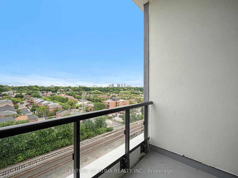 858 Dupont St #Penthouse 19 — Photo 32