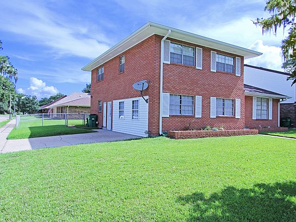 2nd image of 2824 Villa Dr