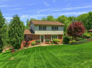 1737 Beaver Grade Rd, Coraopolis, PA 15108