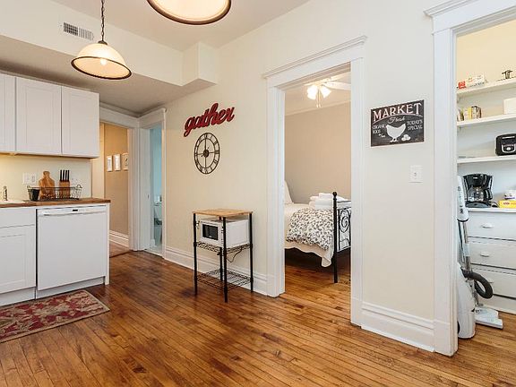 4th image of 1970 W Evergreen Ave #3R