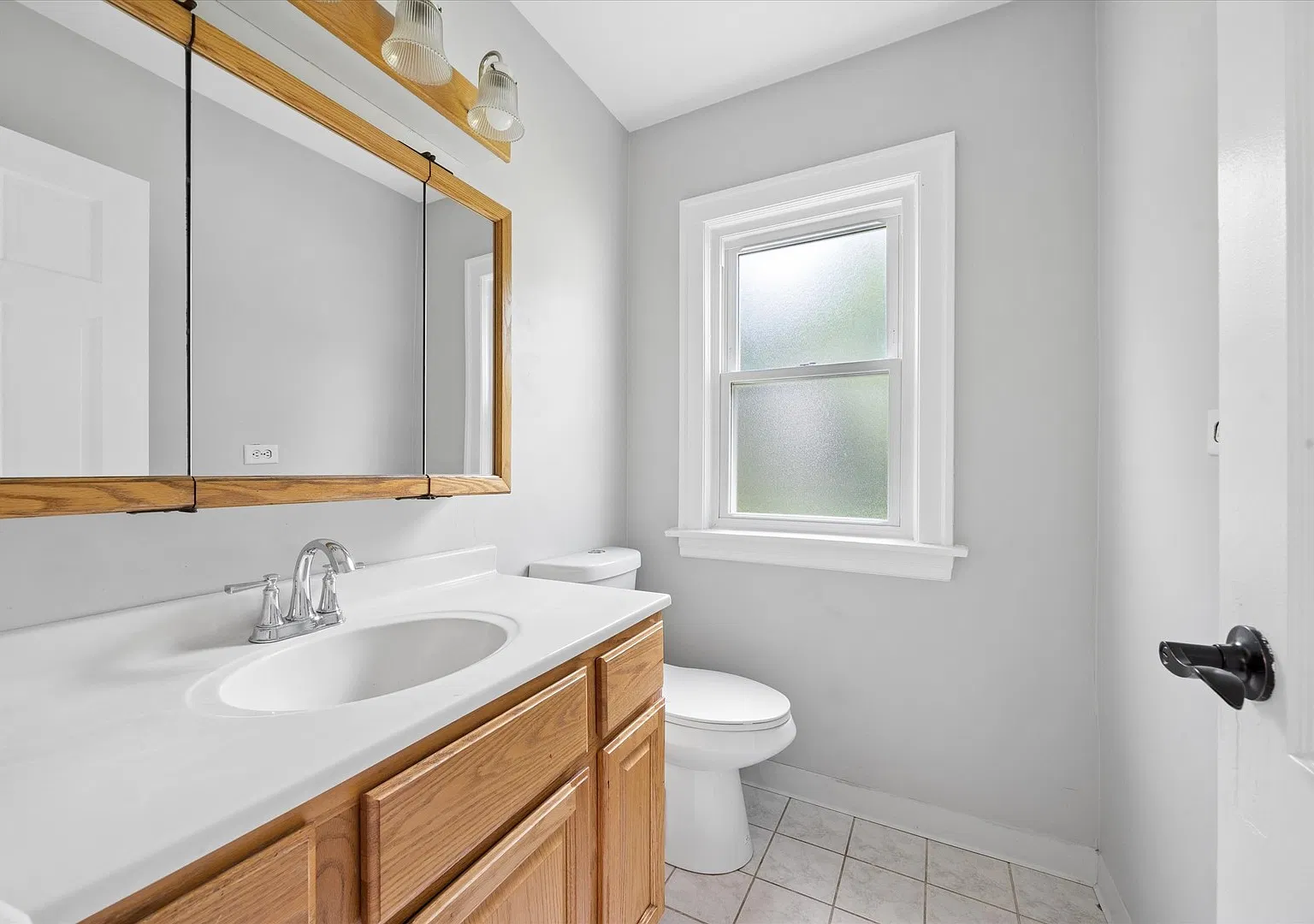 4 bed, 3.5 bath, 1990 sqft, $3,200 — Photo 3