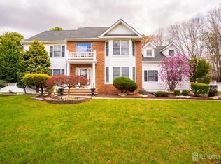3 Clark Ct, Monroe Township, NJ 08831