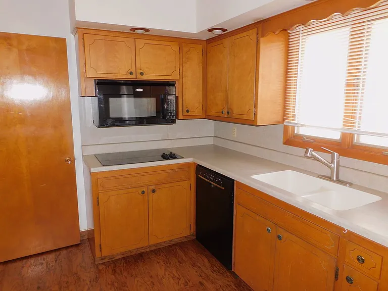 1133 N Howard Ave — Photo 6