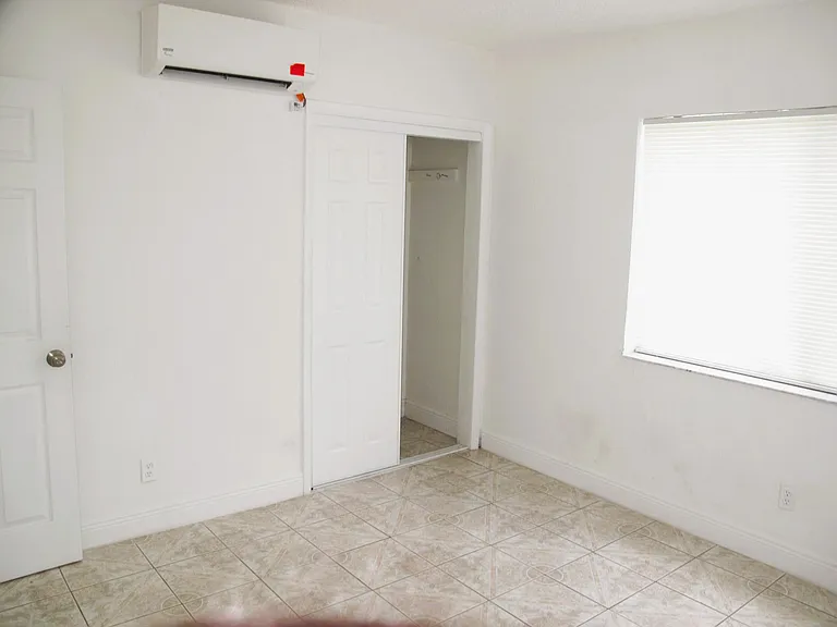 340 NW 6th St #2 — Photo 8