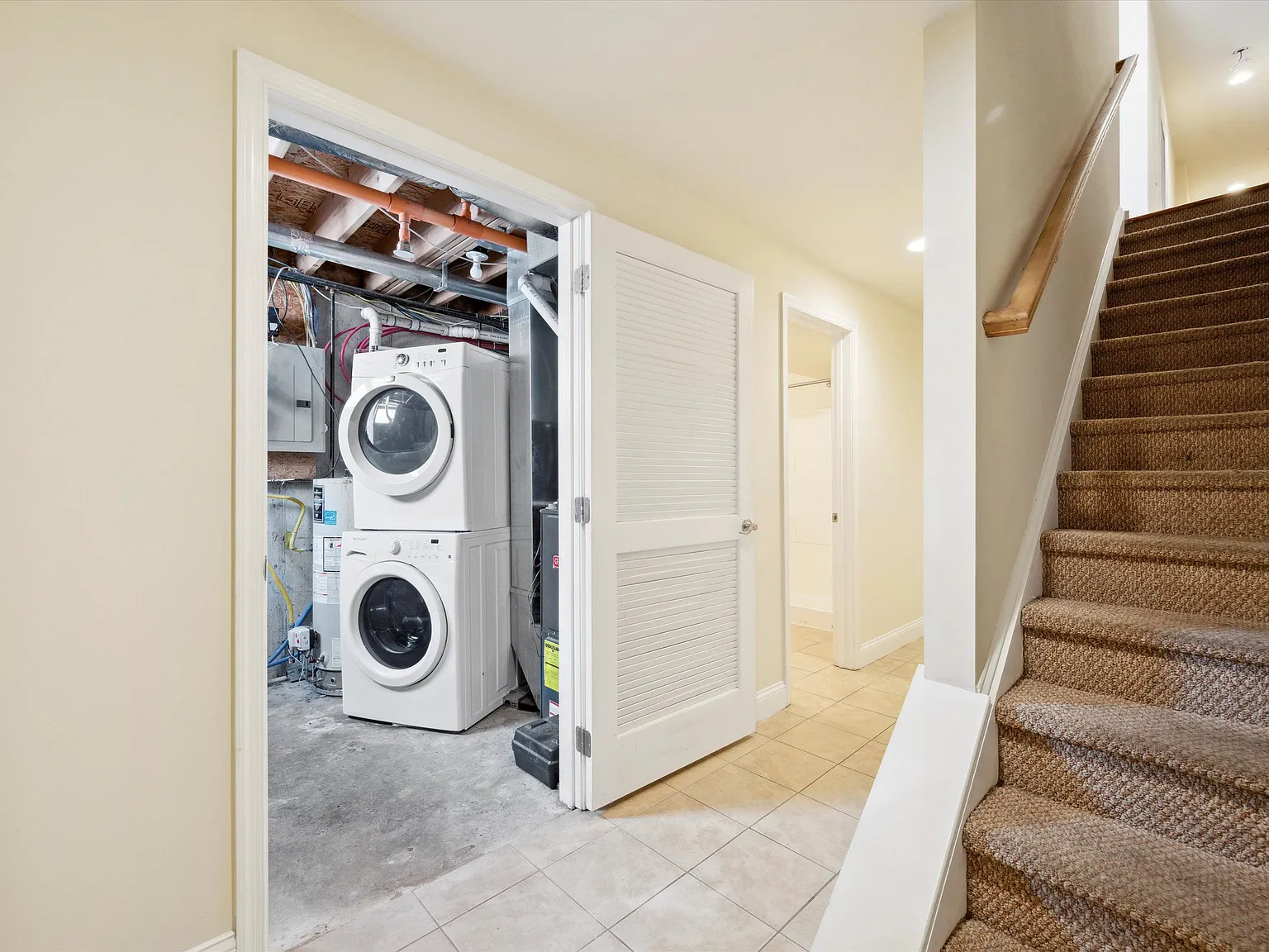 1705 Arlington St Unit A — Photo 3