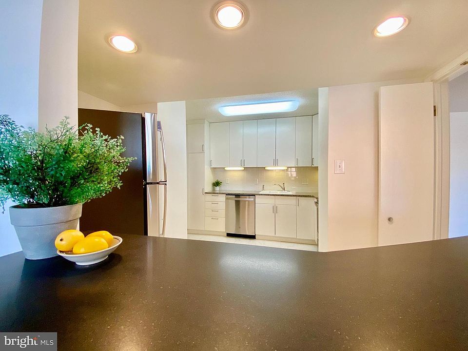 1st image of 3800 Fairfax Dr APT 302