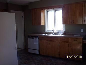 3rd image of 2415 Merrill Ave