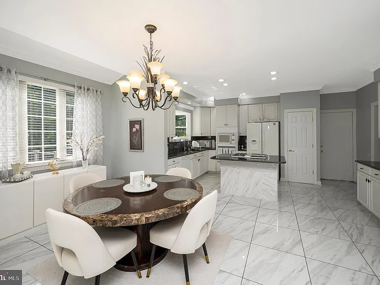 16005 Kings Mountain Rd — Photo 12