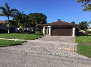 4863 Willow Dr, Boca Raton, FL 33487