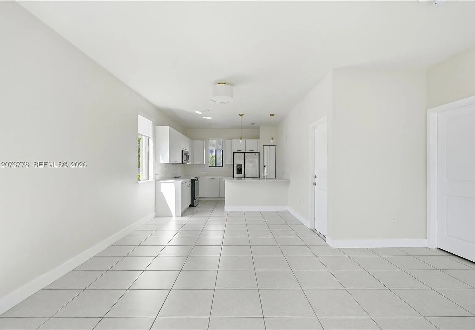 3 bed, 4.0 bath, 1979 sqft, $4,650 — Photo 4