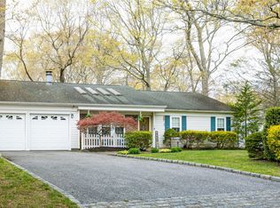 4 Mount Oak Pl, Ridge, NY 11961