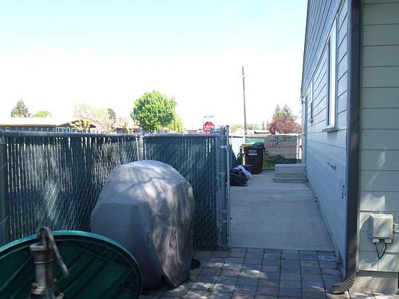 5th image of 206 SE 4th St