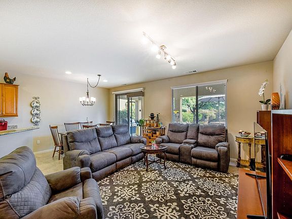 5th image of 81059 Avenida Vidrio