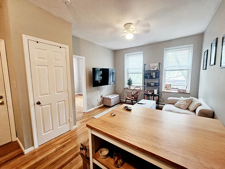 27 Garden St #4 — Photo 4