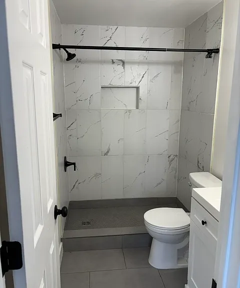 1806 Glendale Ln — Photo 11