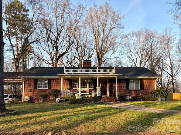 920 Paramount Cir, Gastonia, NC 28052