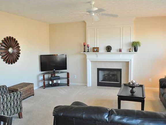 3rd image of 560 Stafford Dr