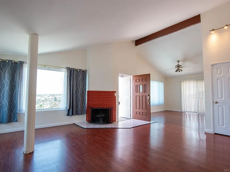 1319 Grand Ave — Photo 1