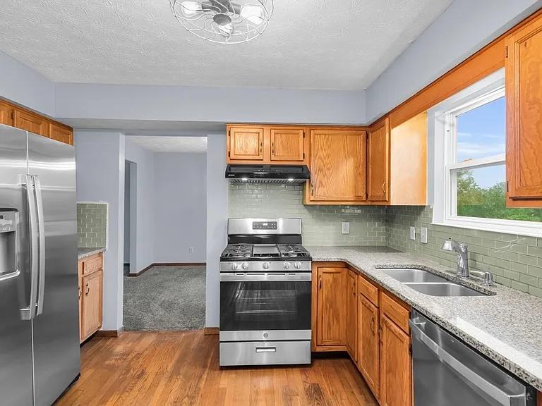 4335 Shandon Dr — Photo 8