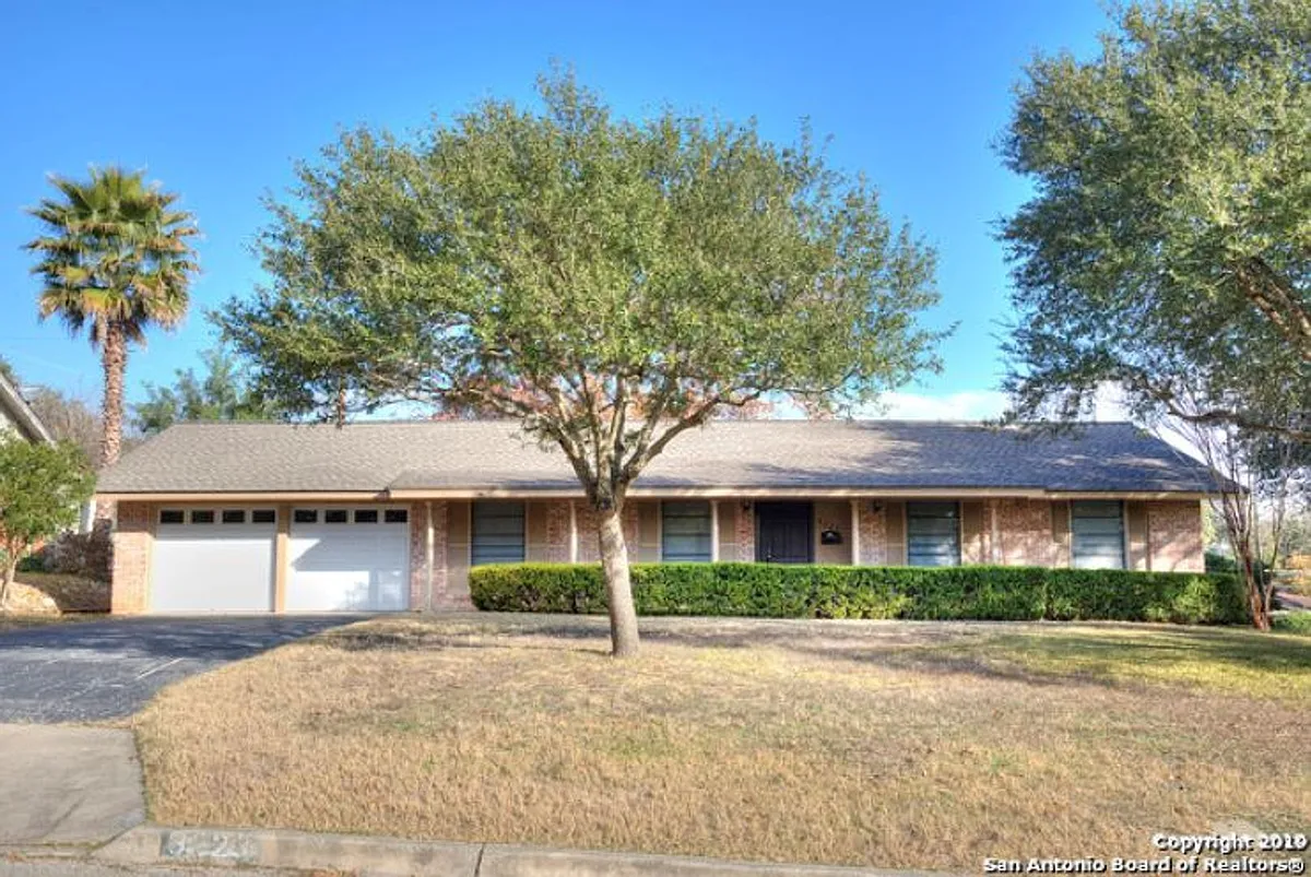 Building Photo - 3223 Oakleaf Dr