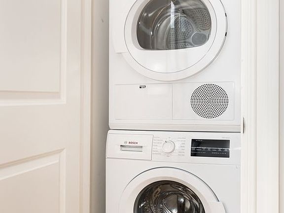 3rd image of 329 Lincoln Pl APT 5R