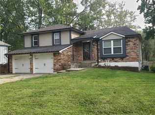 1512 NW Kingston Dr, Blue Springs, MO 64015