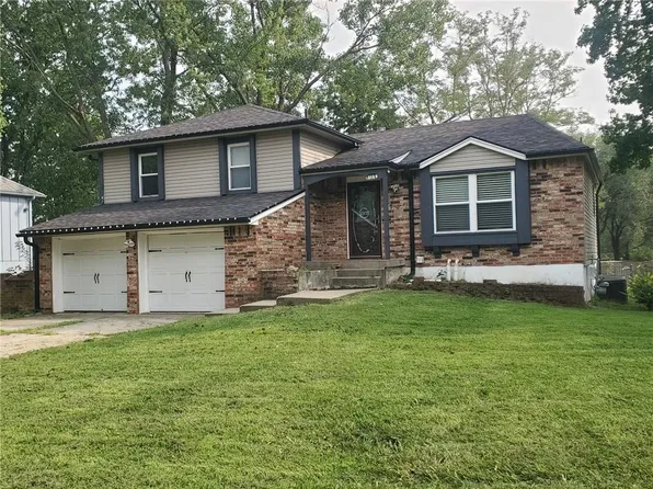 1512 NW Kingston Dr, Blue Springs, MO 64015