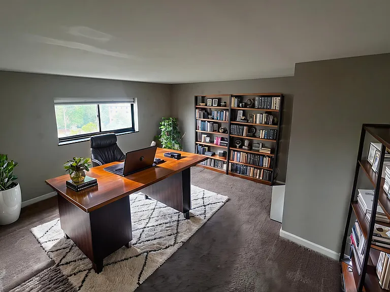 2nd Room - Home office, kids room or guest room