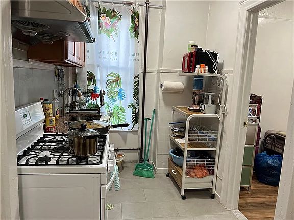 4th image of 566 39th St Floor 1