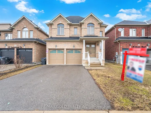 27 Drummondville Dr, Brampton, ON L6P 3S5