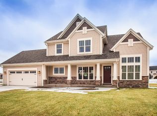 522 Stoecker Farm Ave, Mukwonago, WI 53149