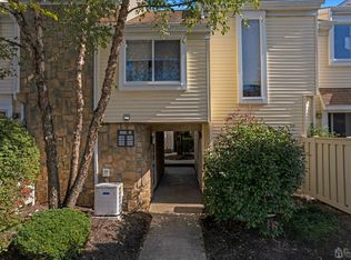 1090 Schmidt Ln, North Brunswick, NJ 08902