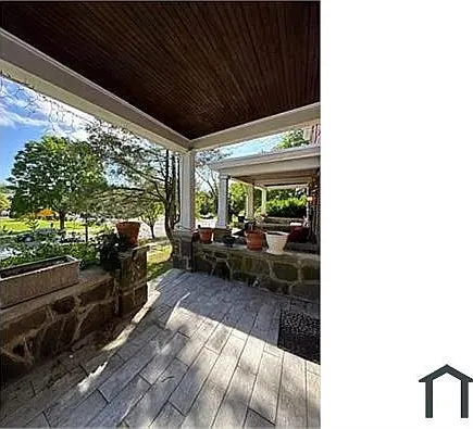 3 bed, $2,500 — Photo 2