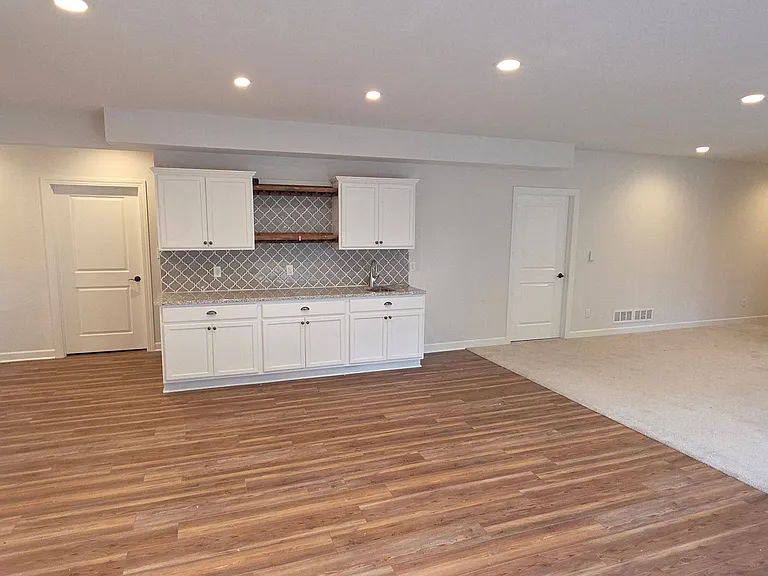 W239N3743 River Birch Ct — Photo 35