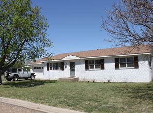 212 Oak Ave, Panhandle, TX 79068